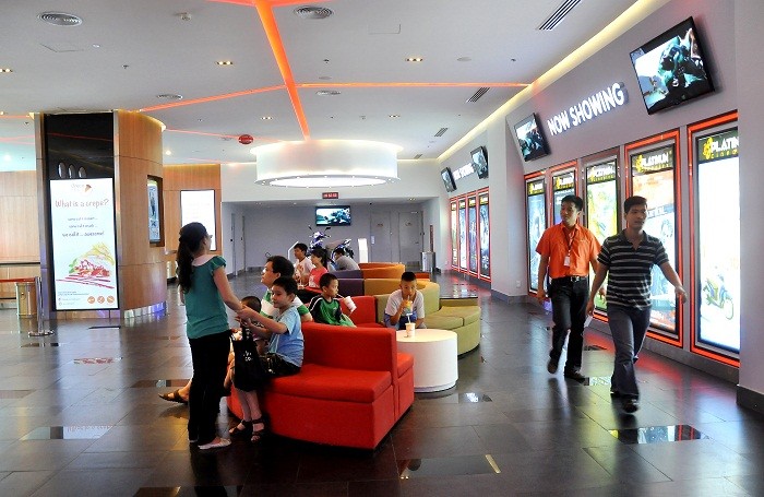 Platinum Cineplex – Vincom Royal City có sảnh chờ thiết kế trẻ trung hiện đại, được trang thiết bị tiêu chuẩn quốc tế.